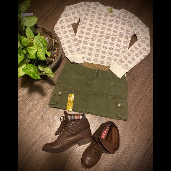 *Rare* Divine Movement Long Sleeve Shirt & Skirt - Picture 1 of 7